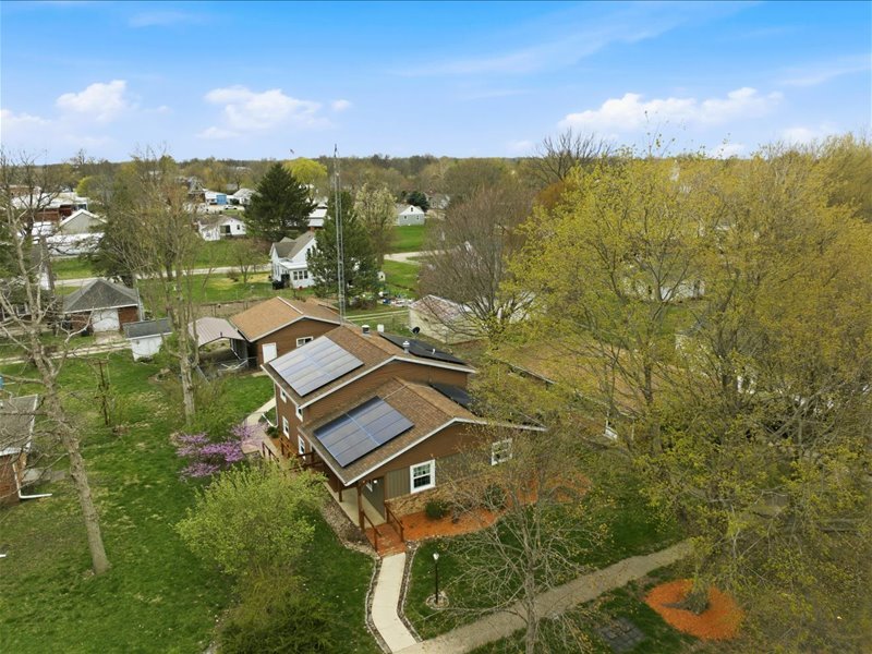 208 NW Madison Street, Hopedale, IL 61747