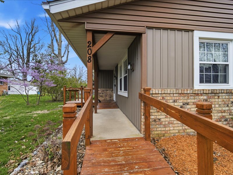 208 NW Madison Street, Hopedale, IL 61747