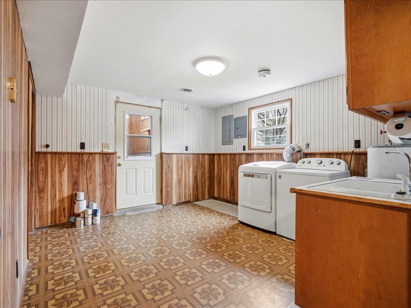 208 NW Madison Street, Hopedale, IL 61747