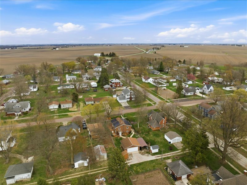 208 NW Madison Street, Hopedale, IL 61747