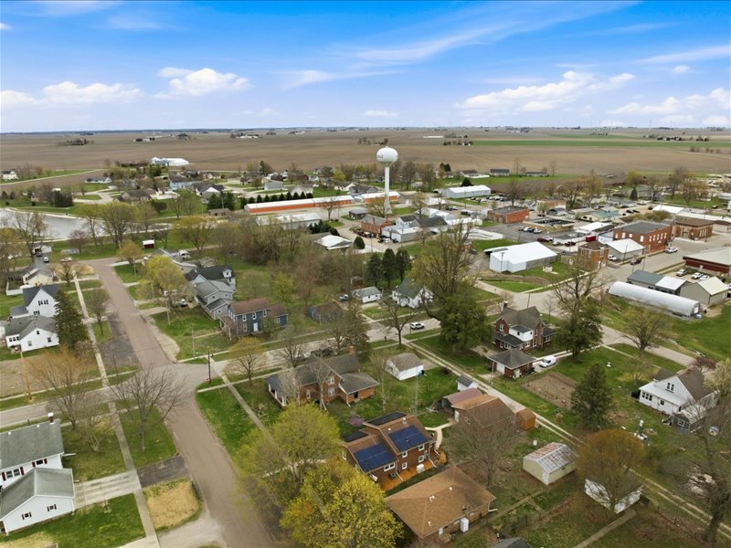 208 NW Madison Street, Hopedale, IL 61747