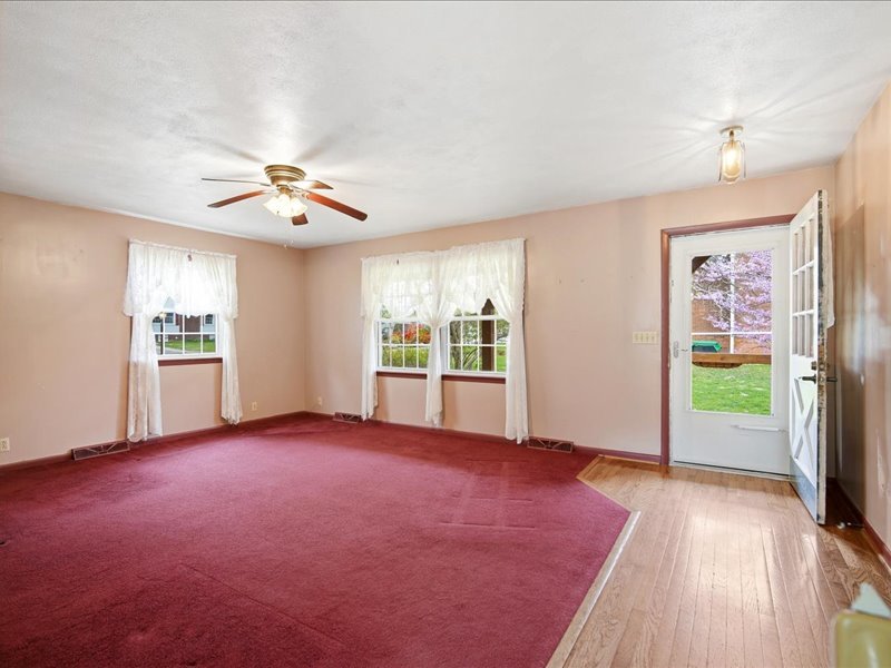 208 NW Madison Street, Hopedale, IL 61747