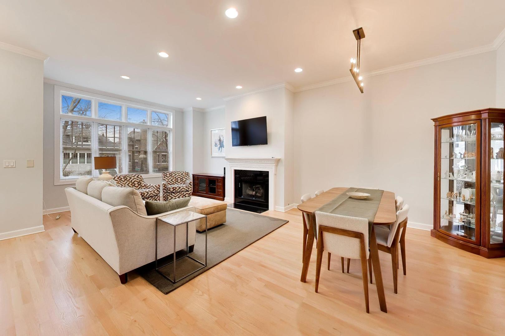 207 S Evergreen Avenue, Arlington Heights, IL 60005