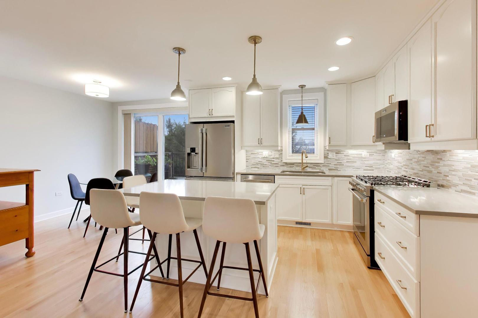 207 S Evergreen Avenue, Arlington Heights, IL 60005