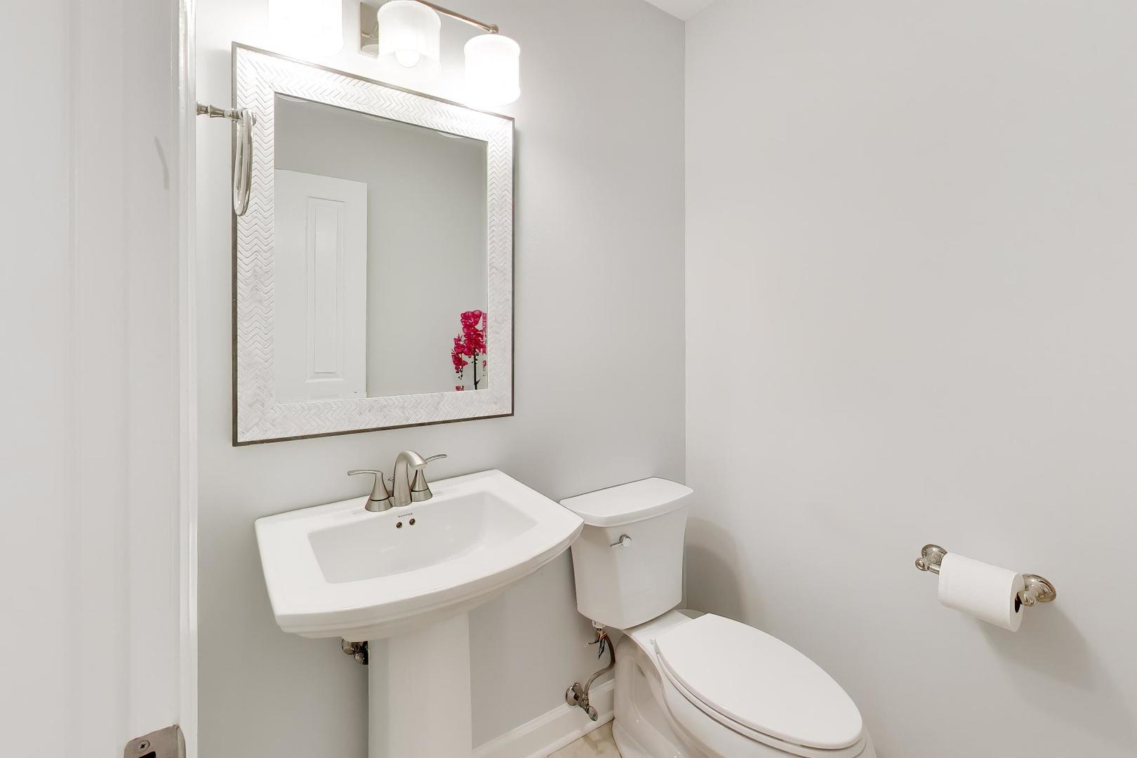 207 S Evergreen Avenue, Arlington Heights, IL 60005