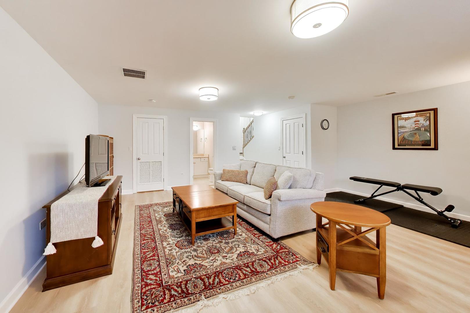 207 S Evergreen Avenue, Arlington Heights, IL 60005