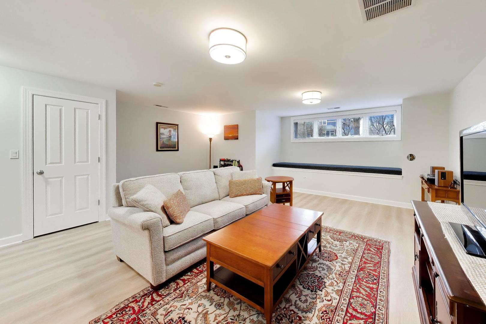 207 S Evergreen Avenue, Arlington Heights, IL 60005