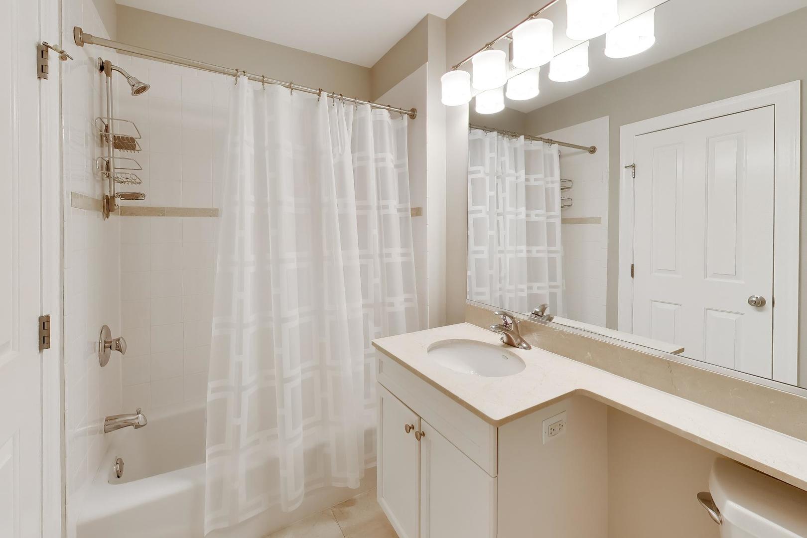 207 S Evergreen Avenue, Arlington Heights, IL 60005