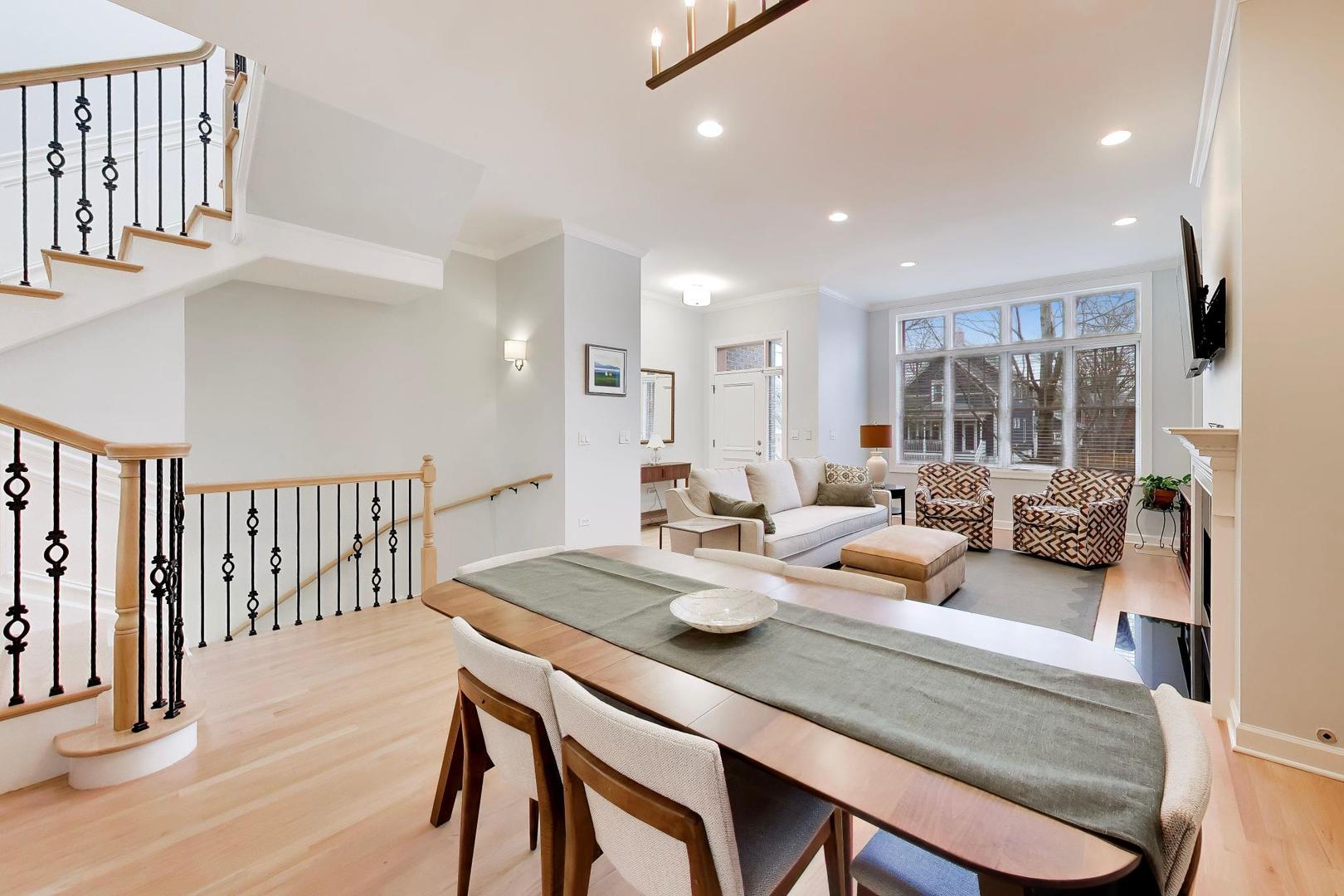 207 S Evergreen Avenue, Arlington Heights, IL 60005