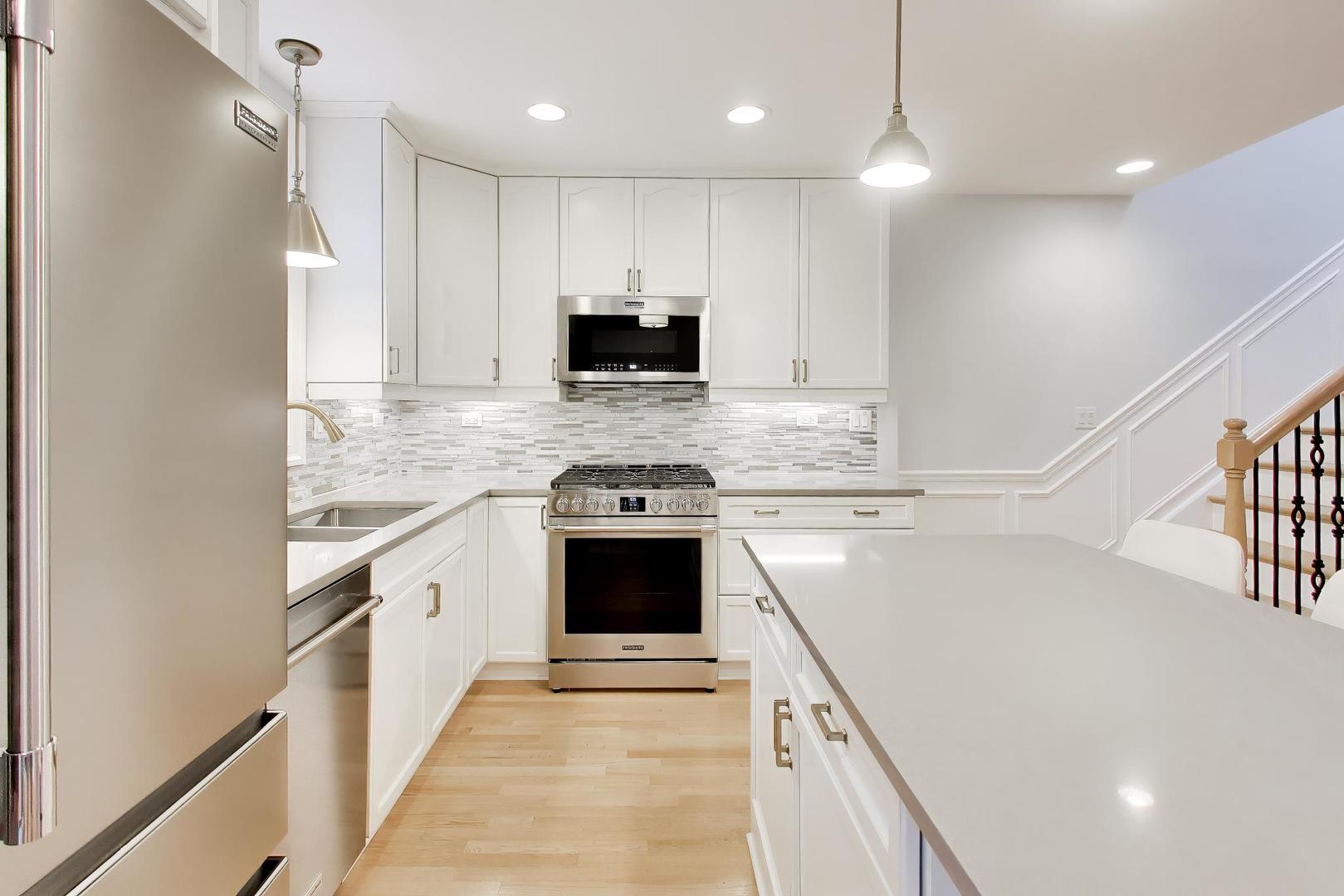 207 S Evergreen Avenue, Arlington Heights, IL 60005