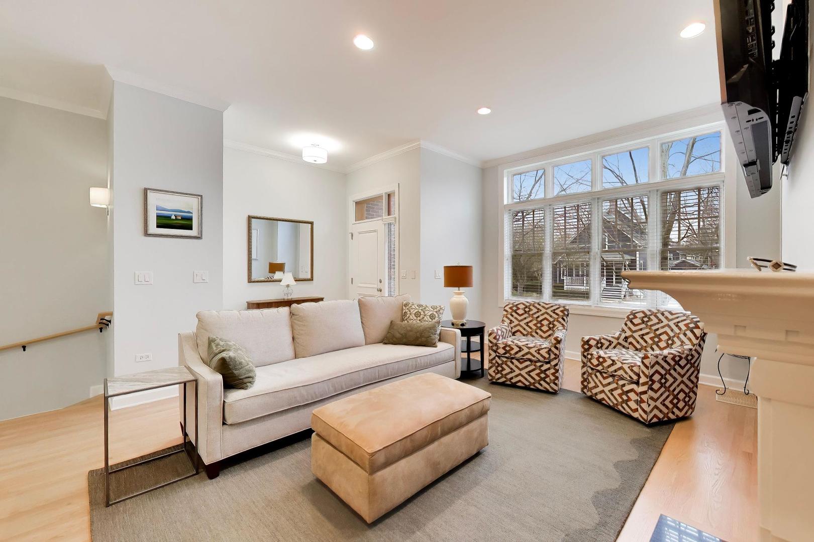 207 S Evergreen Avenue, Arlington Heights, IL 60005