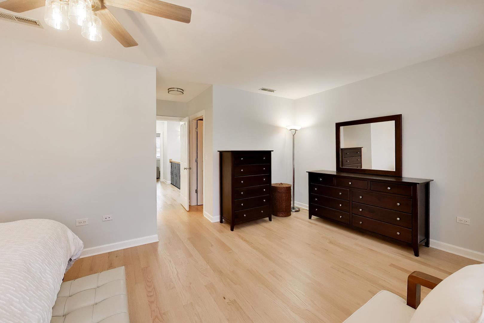 207 S Evergreen Avenue, Arlington Heights, IL 60005