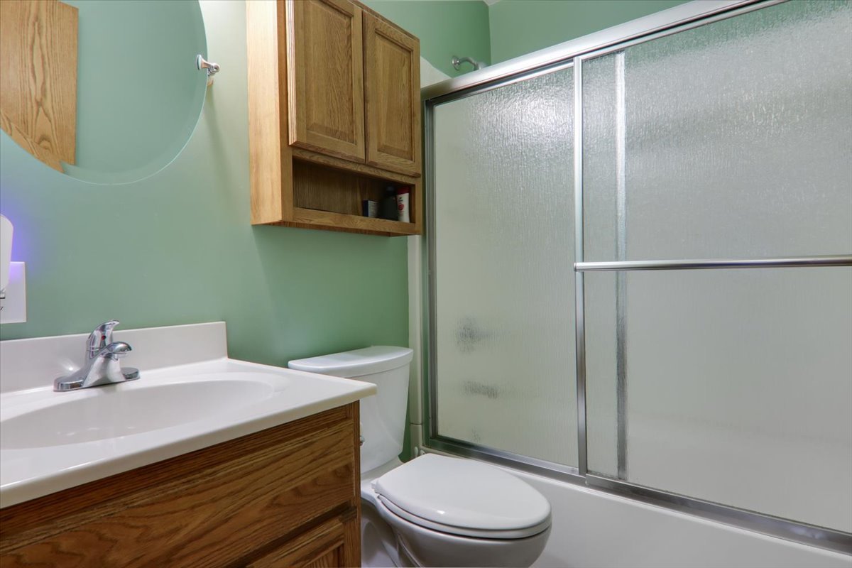 803 Towanda Barnes Road, Towanda, IL 61776