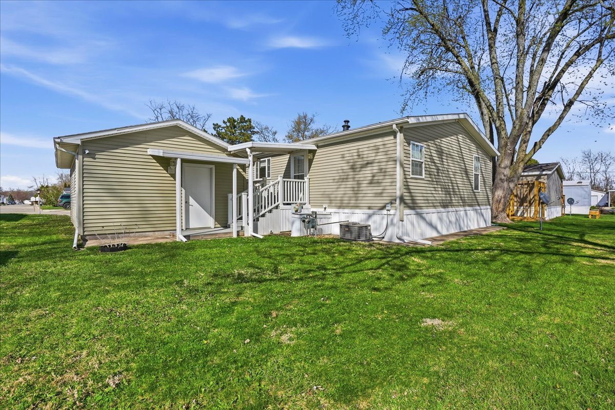 233 Avenue E Street, Bloomington, IL 61704