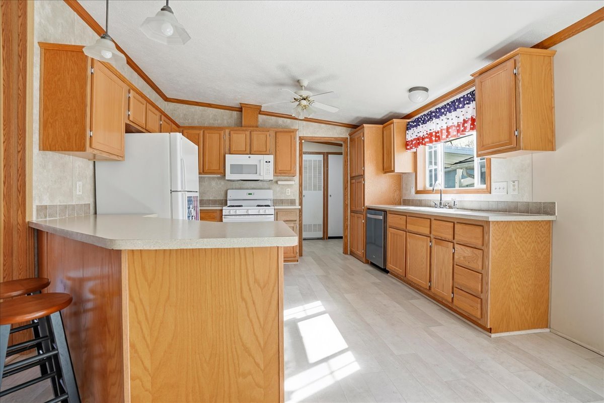 233 Avenue E Street, Bloomington, IL 61704