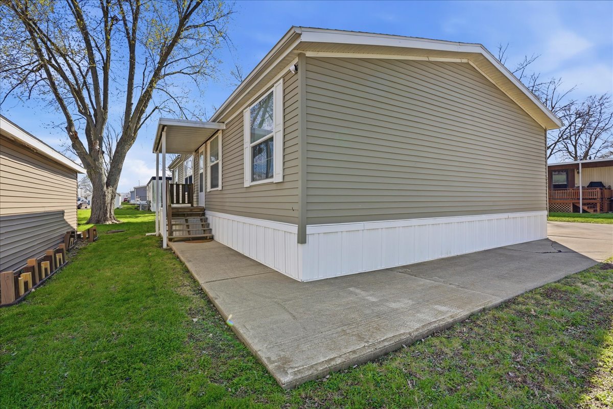 233 Avenue E Street, Bloomington, IL 61704