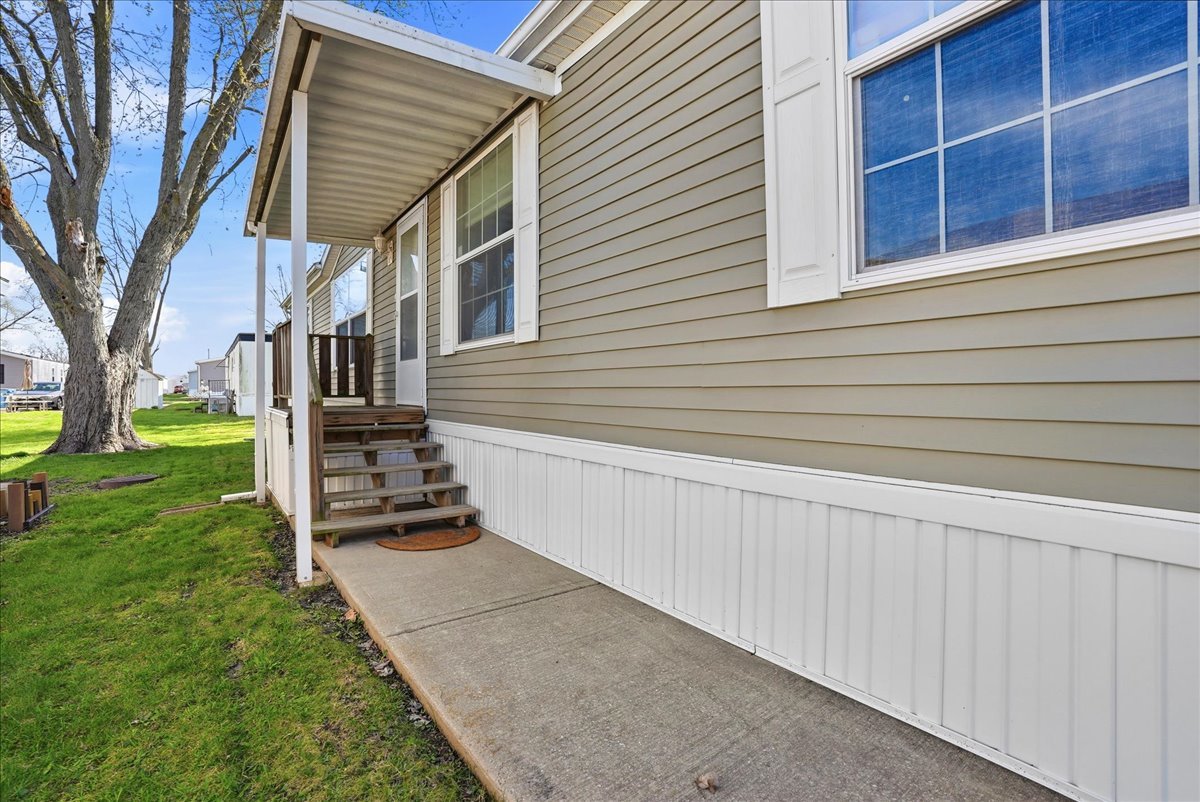 233 Avenue E Street, Bloomington, IL 61704