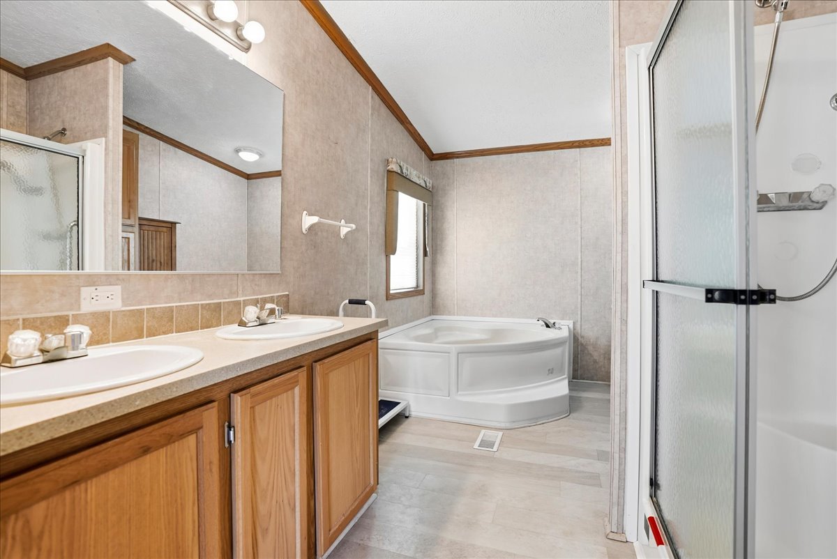 233 Avenue E Street, Bloomington, IL 61704