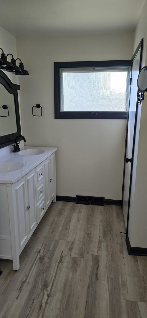 205 N Dale Avenue, McHenry, IL 60050