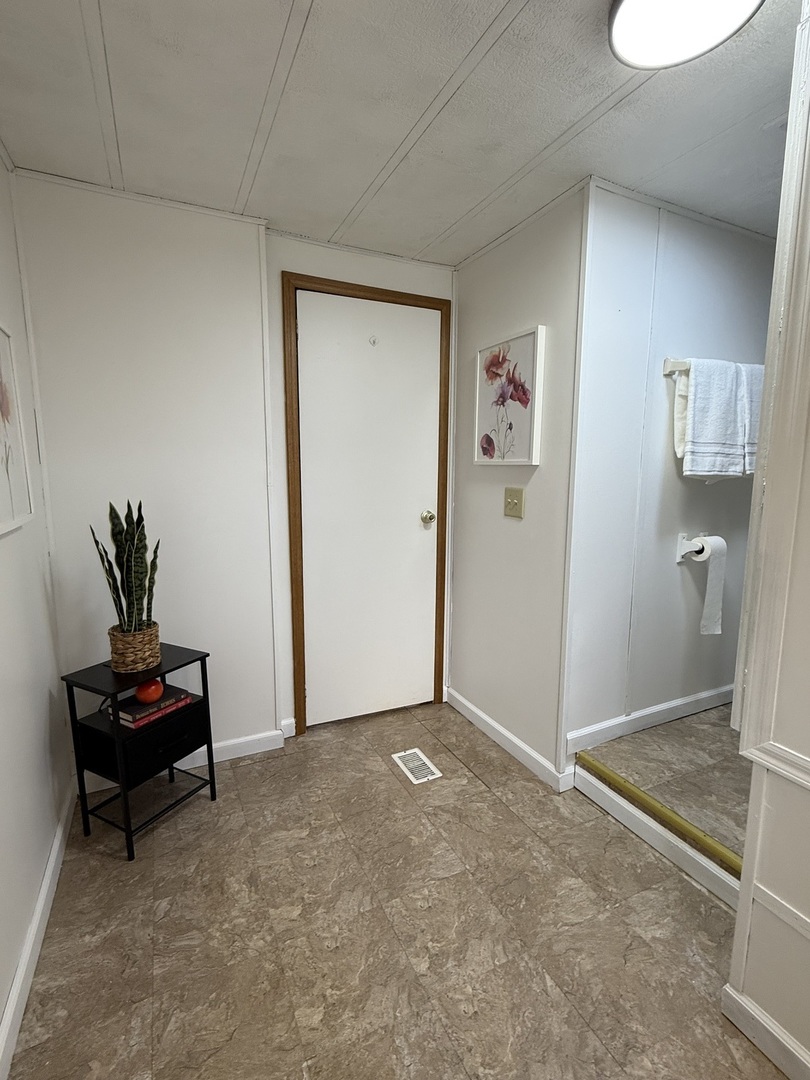 608 Tanglewood Road, Matteson, IL 60443