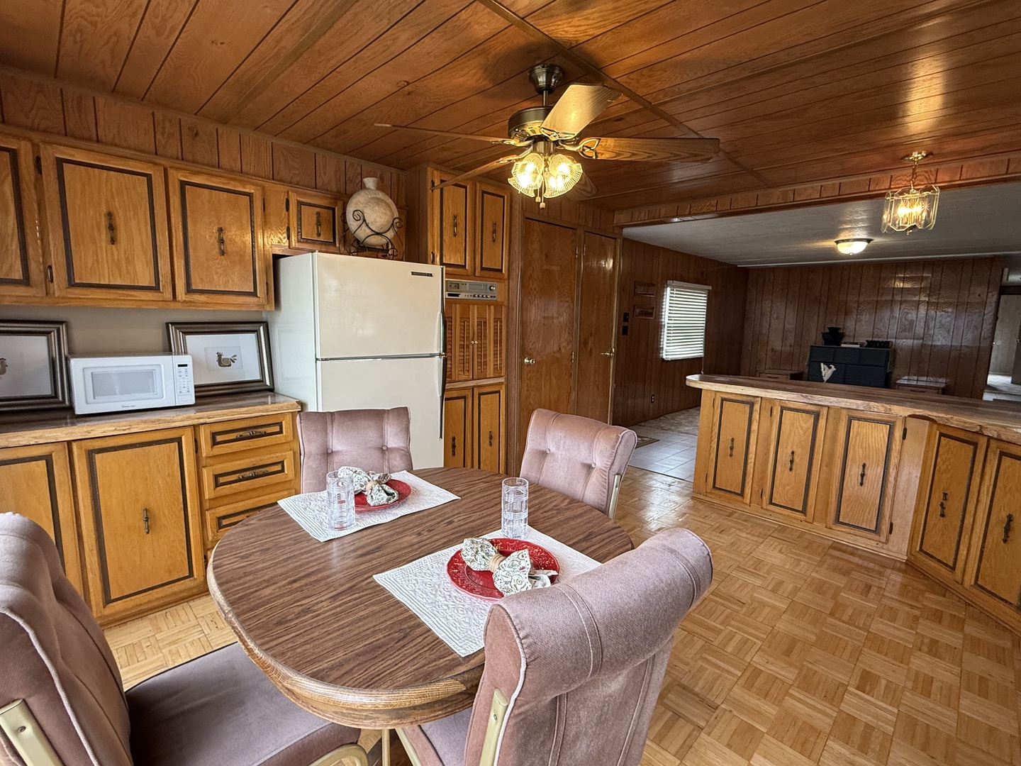 608 Tanglewood Road, Matteson, IL 60443