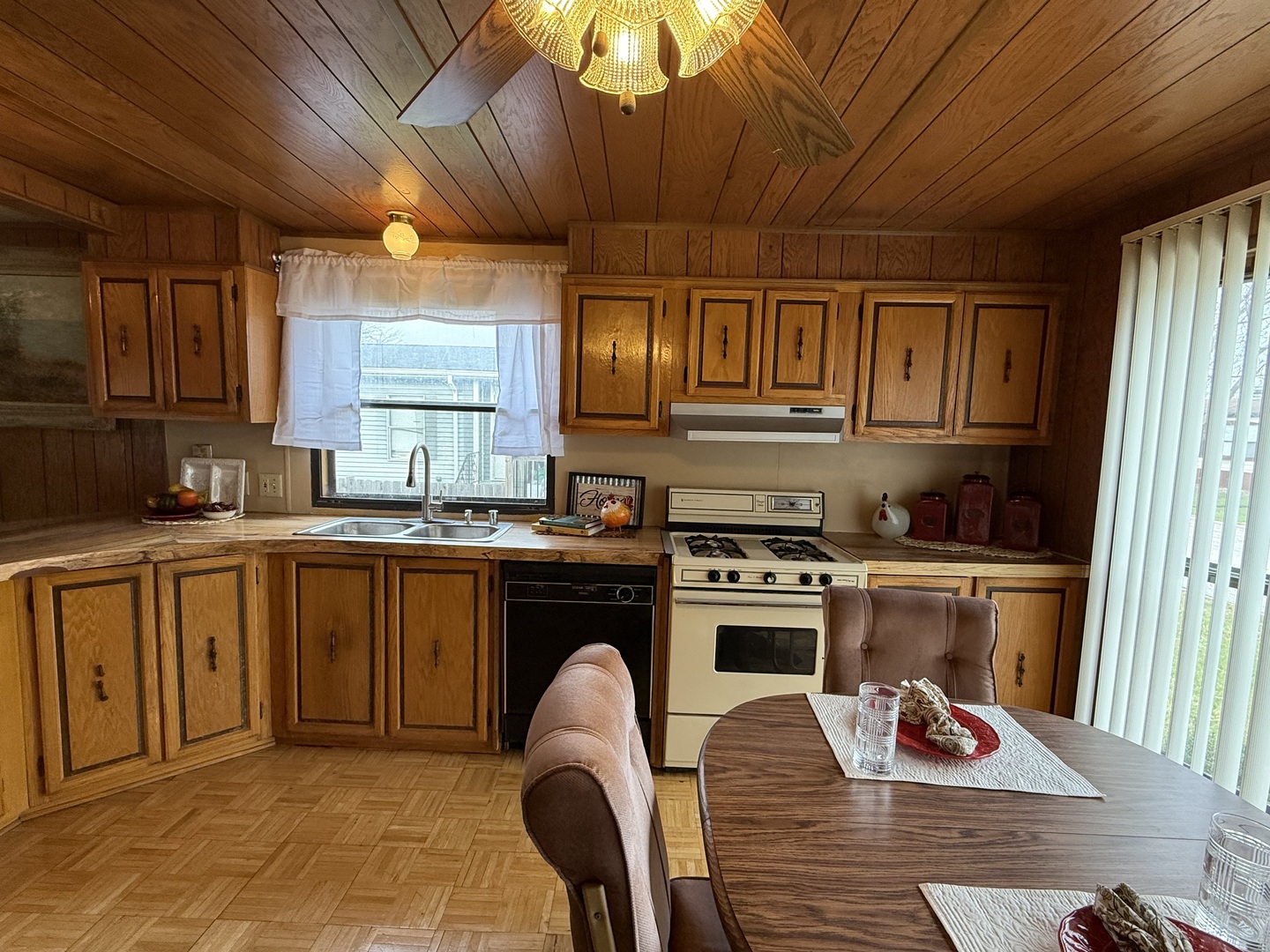 608 Tanglewood Road, Matteson, IL 60443