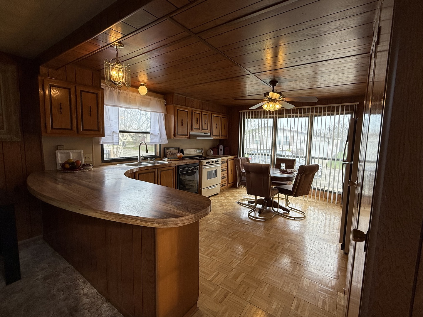 608 Tanglewood Road, Matteson, IL 60443