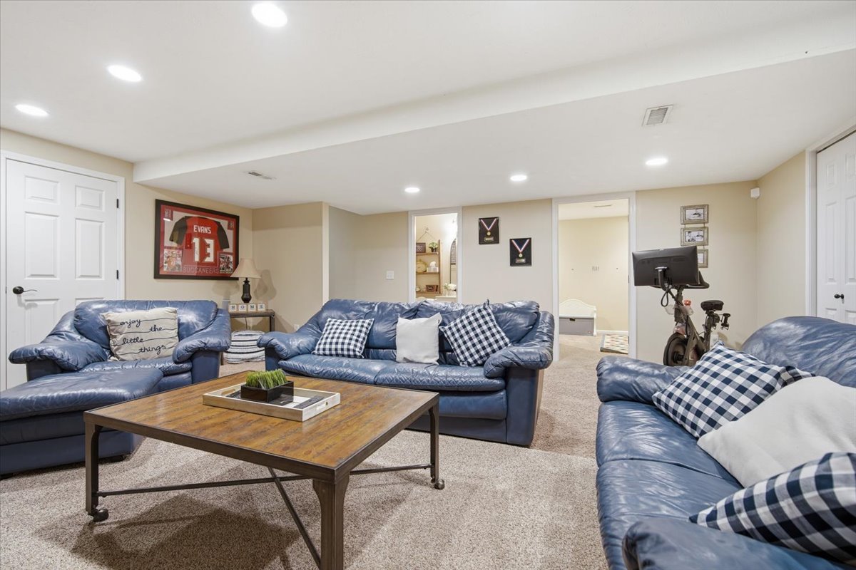 22 Long Cove Court, Bloomington, IL 61704