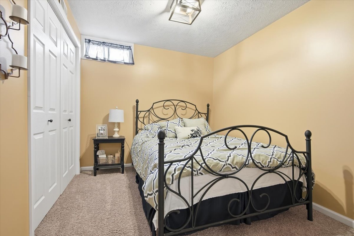 22 Long Cove Court, Bloomington, IL 61704