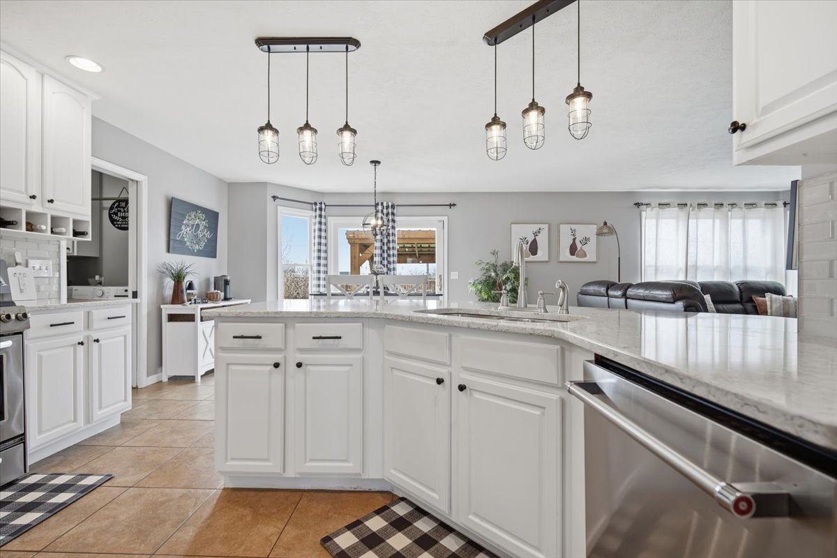 22 Long Cove Court, Bloomington, IL 61704