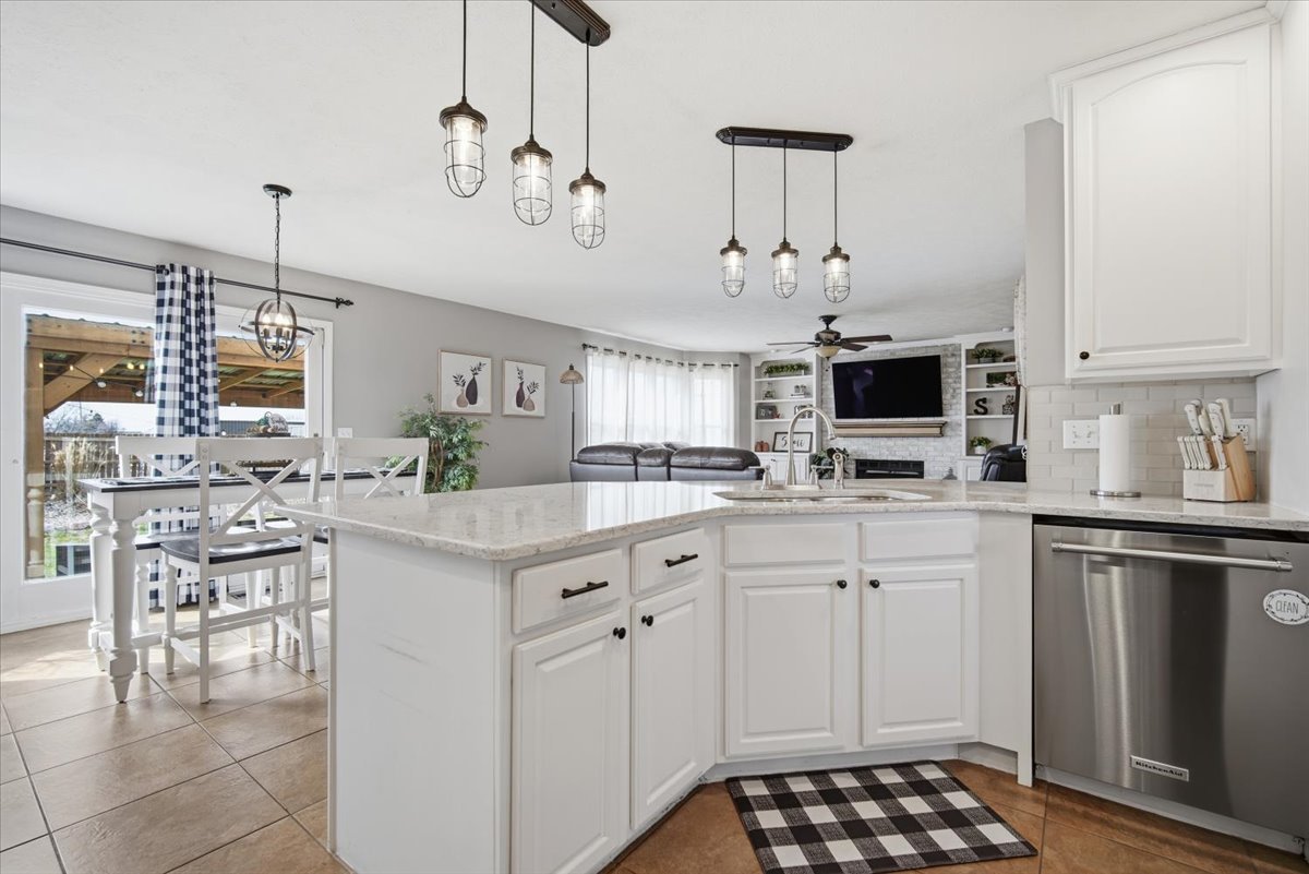 22 Long Cove Court, Bloomington, IL 61704