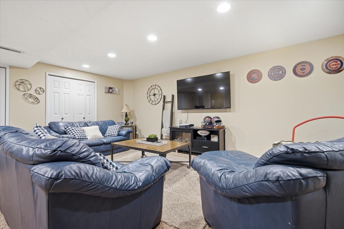 22 Long Cove Court, Bloomington, IL 61704