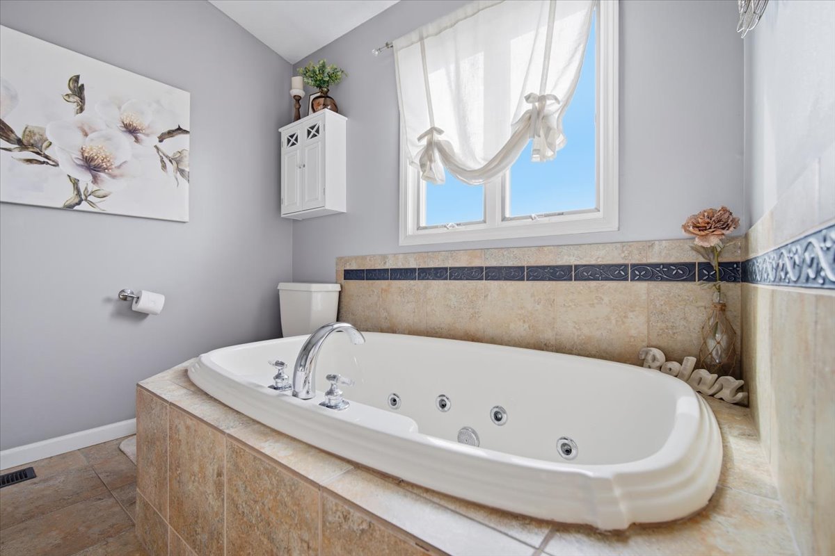 22 Long Cove Court, Bloomington, IL 61704