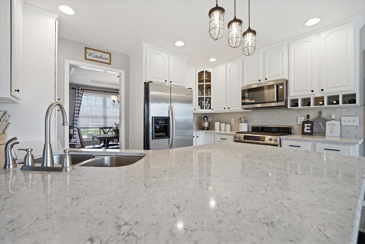 22 Long Cove Court, Bloomington, IL 61704