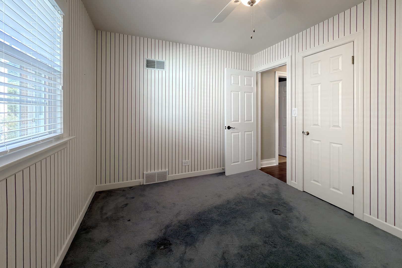 16 S Hi Lusi Avenue, Mount Prospect, IL 60056