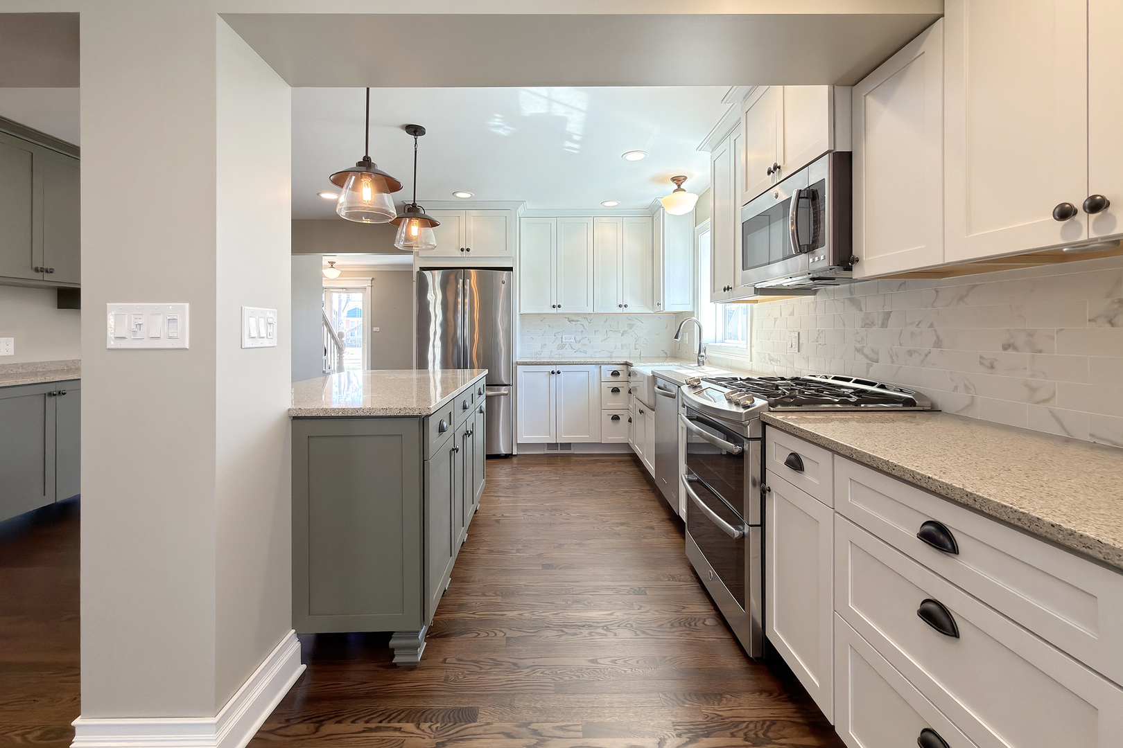 16 S Hi Lusi Avenue, Mount Prospect, IL 60056