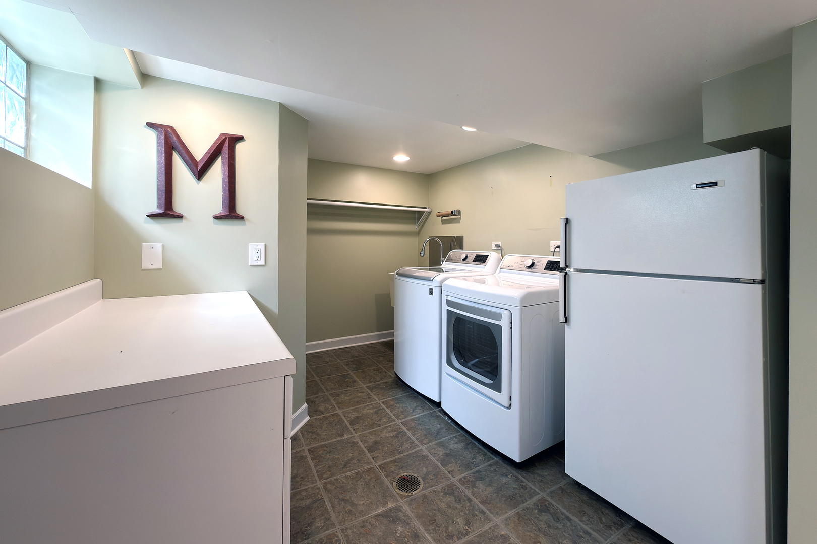 16 S Hi Lusi Avenue, Mount Prospect, IL 60056