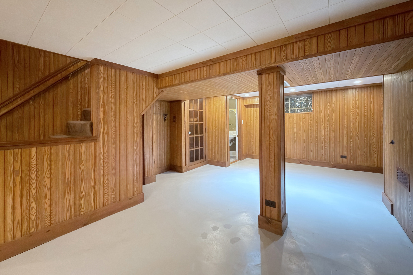 16 S Hi Lusi Avenue, Mount Prospect, IL 60056