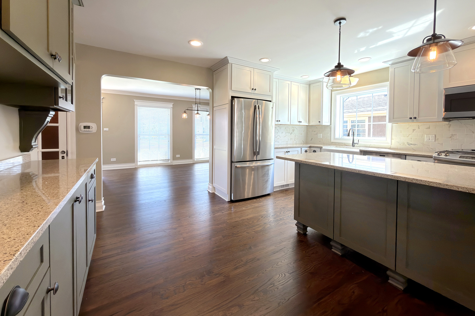 16 S Hi Lusi Avenue, Mount Prospect, IL 60056