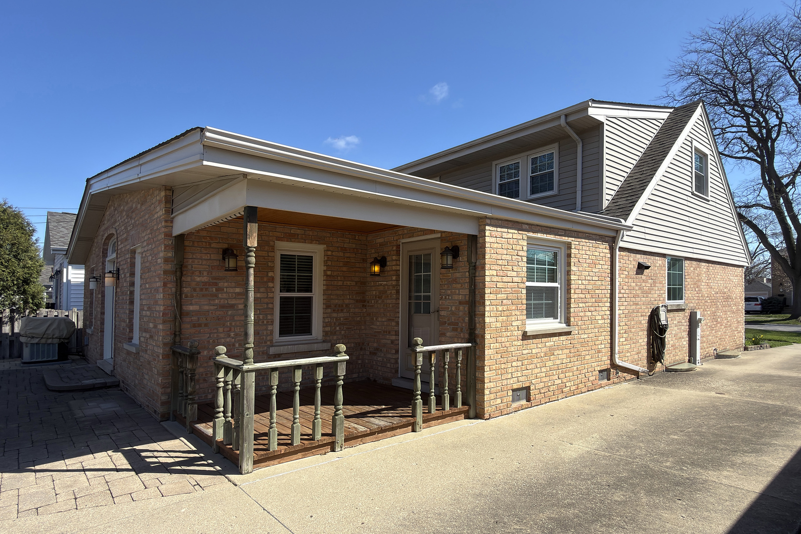 16 S Hi Lusi Avenue, Mount Prospect, IL 60056