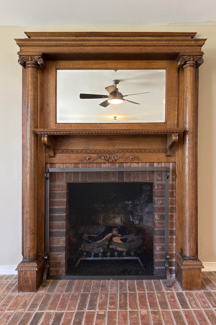 16 S Hi Lusi Avenue, Mount Prospect, IL 60056