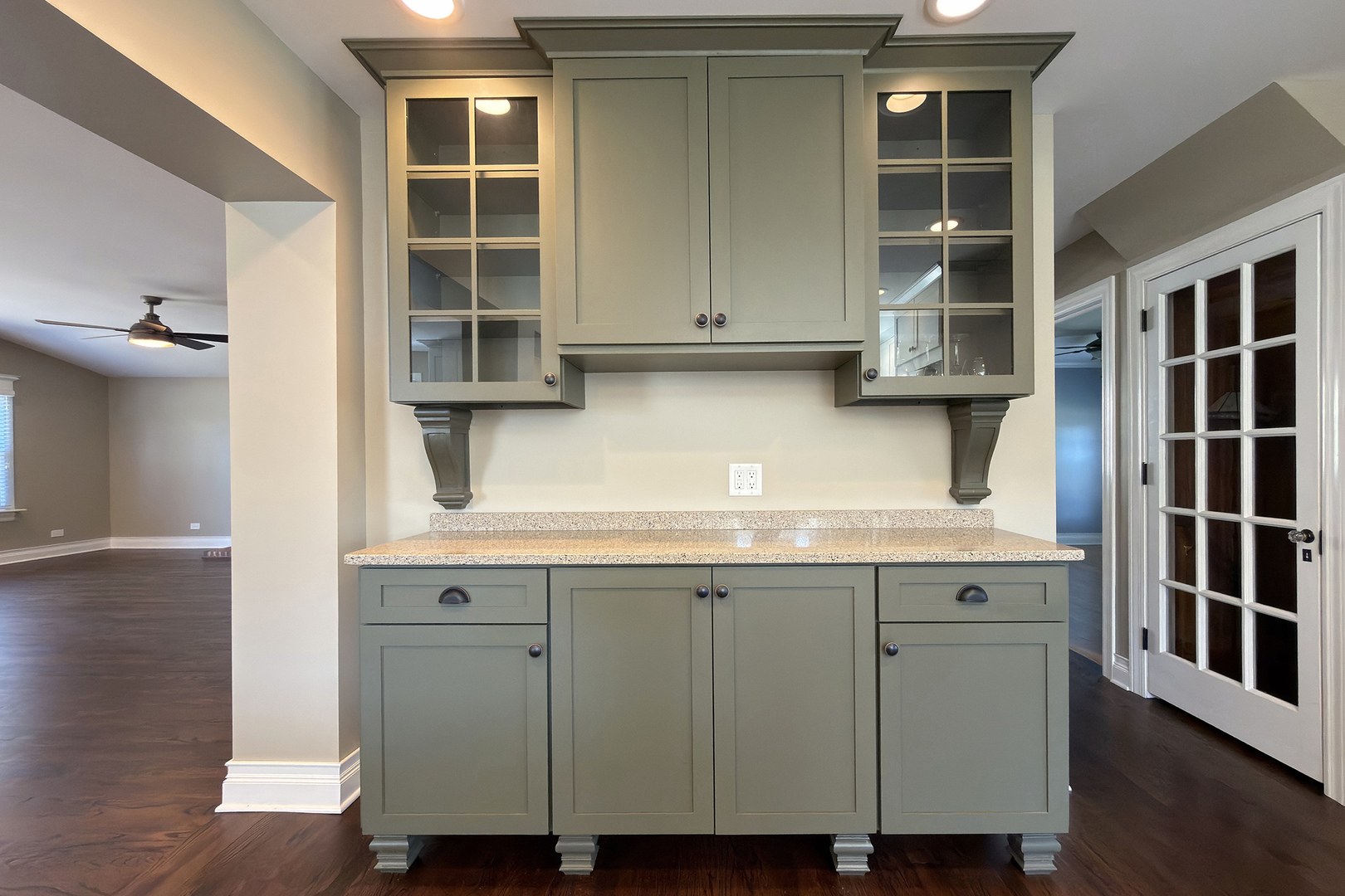 16 S Hi Lusi Avenue, Mount Prospect, IL 60056