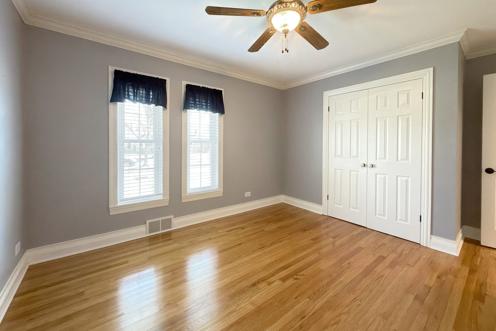 16 S Hi Lusi Avenue, Mount Prospect, IL 60056