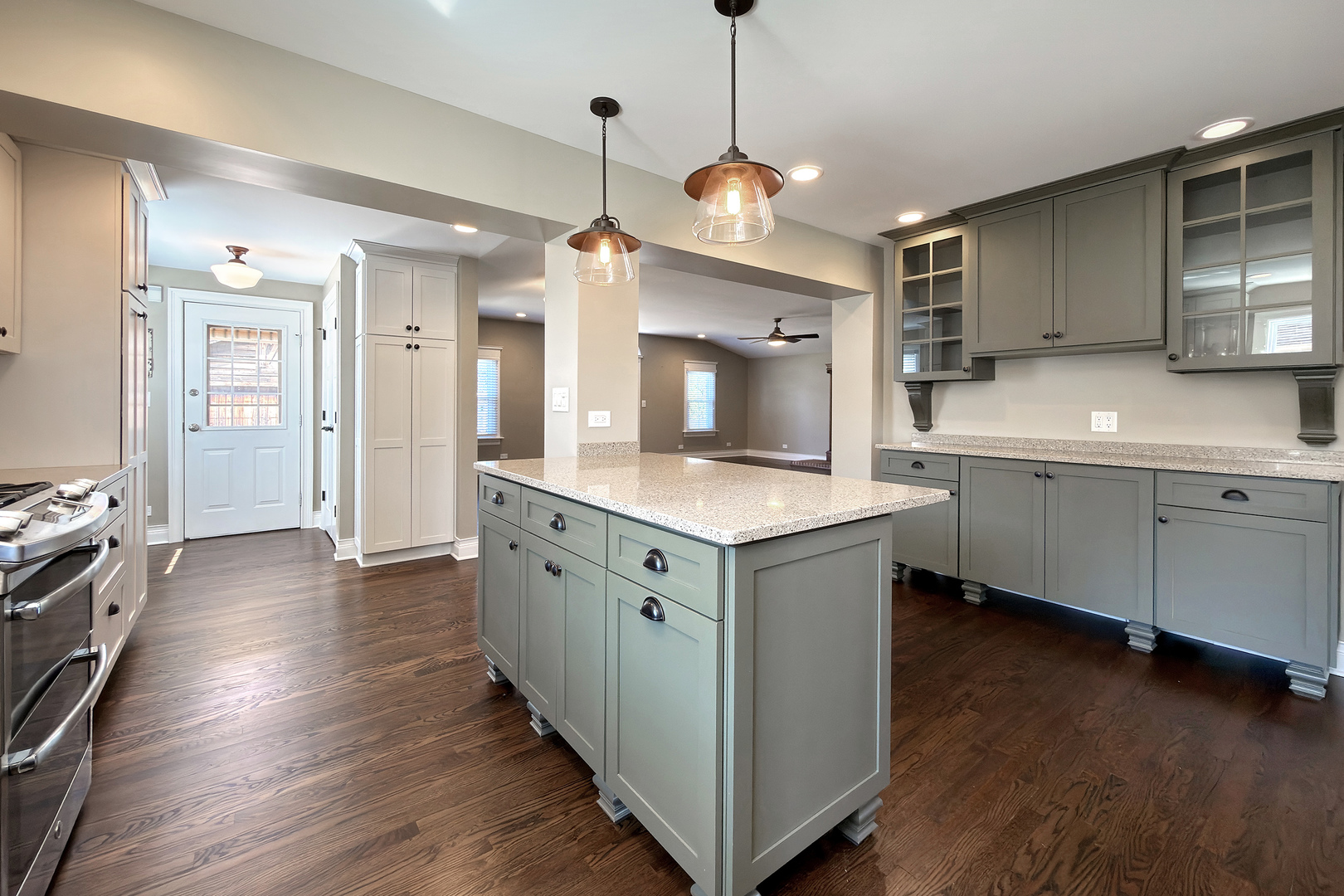 16 S Hi Lusi Avenue, Mount Prospect, IL 60056