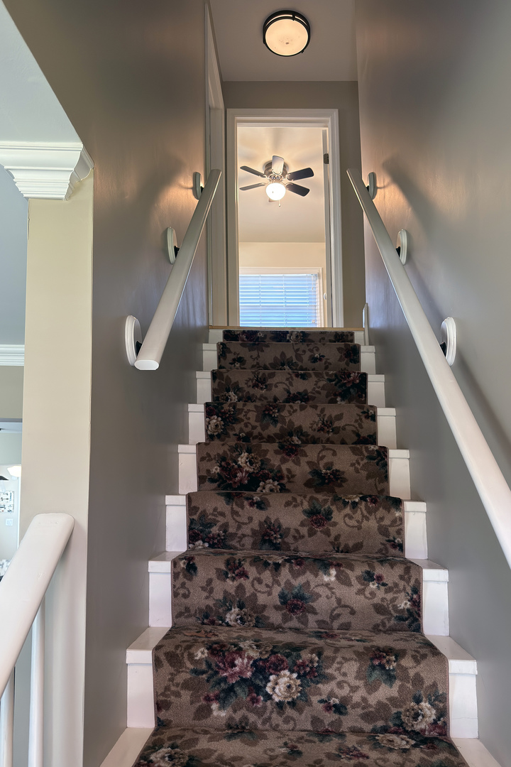 16 S Hi Lusi Avenue, Mount Prospect, IL 60056