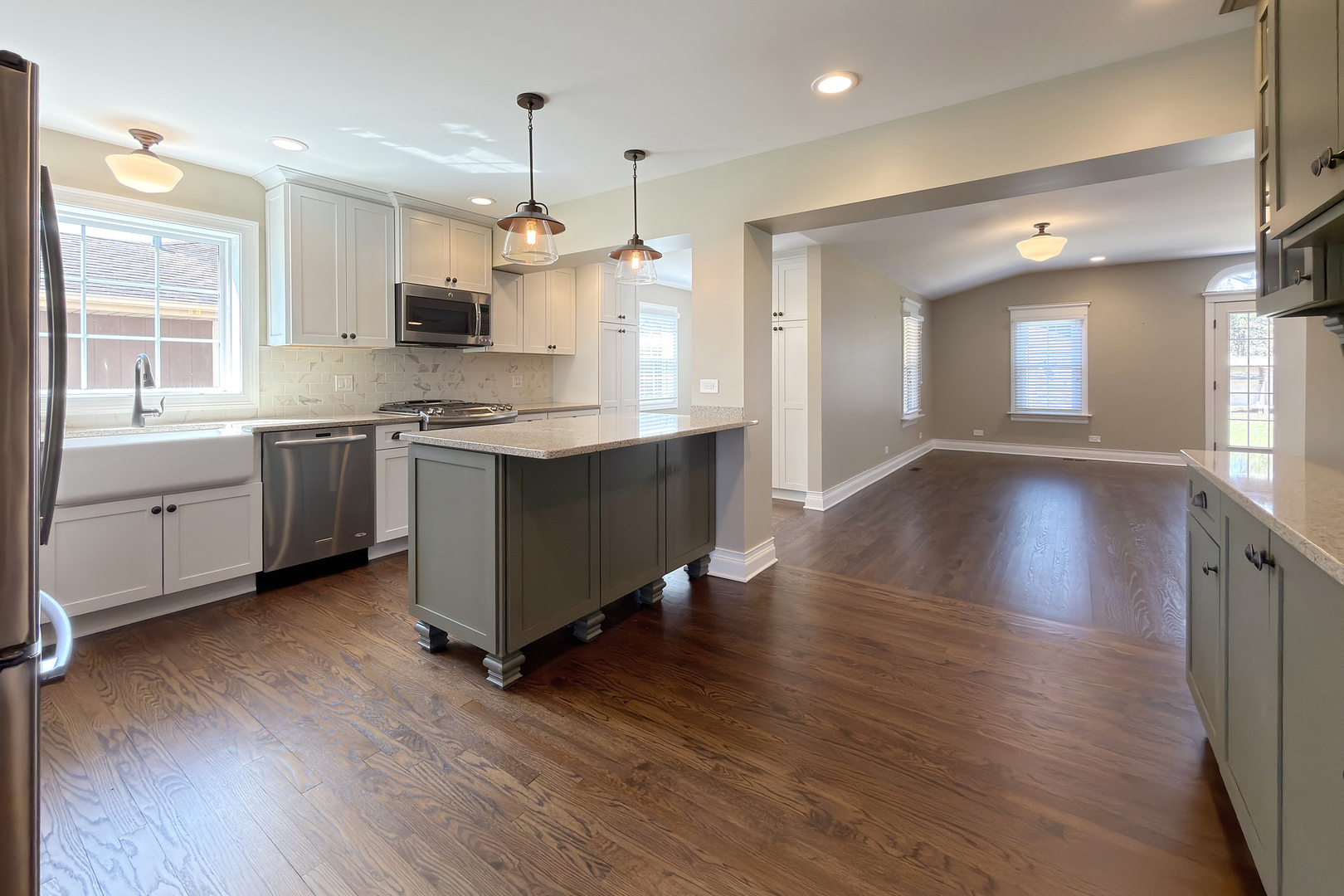 16 S Hi Lusi Avenue, Mount Prospect, IL 60056