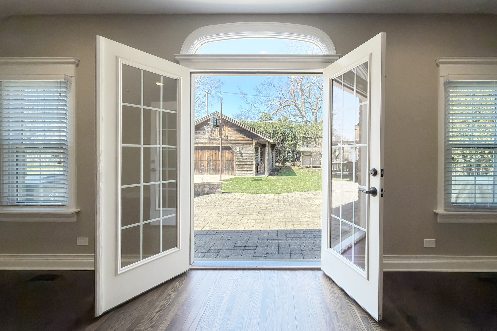 16 S Hi Lusi Avenue, Mount Prospect, IL 60056