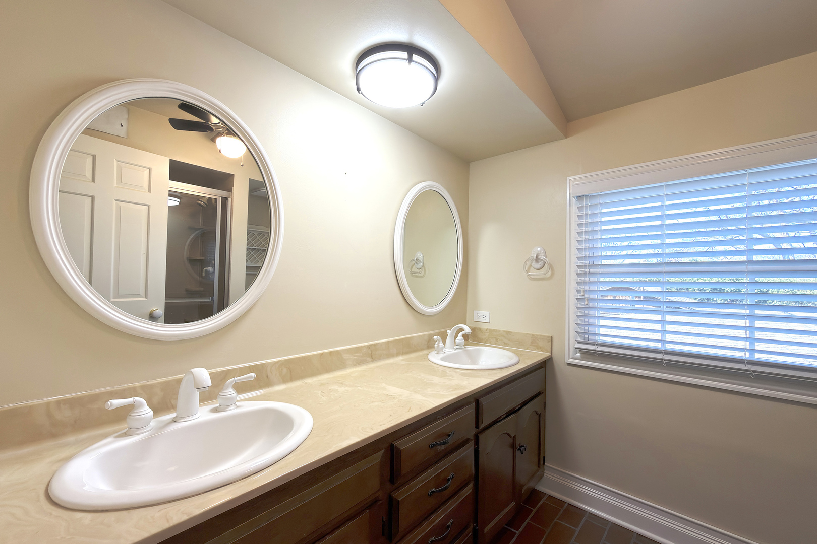 16 S Hi Lusi Avenue, Mount Prospect, IL 60056