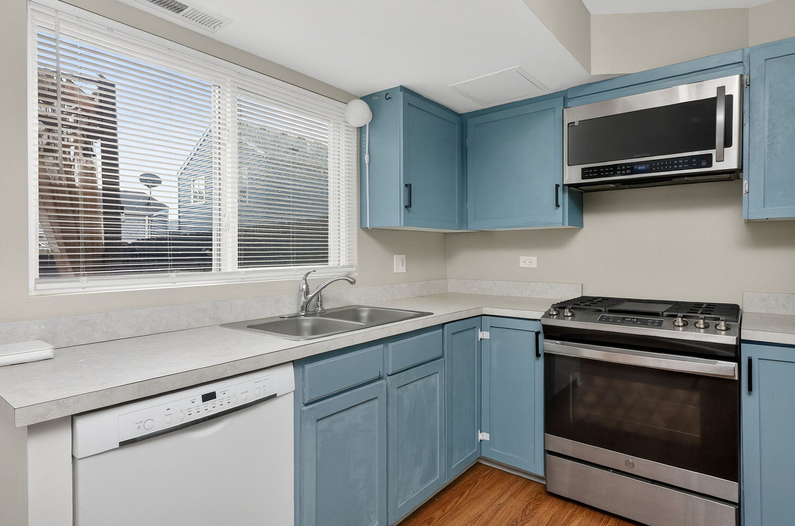 1735 Windcrest Lane, Aurora, IL 60504