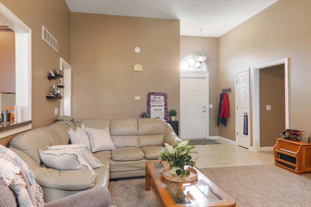 2219 Bracebridge Road, Bloomington, IL 61705